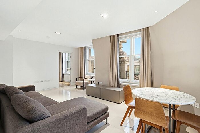 3 Bedroom Flat To Rent In Sherwood Street, Soho, W1F