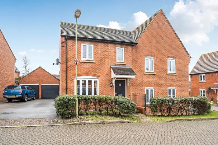 3 Bedroom Semi-Detached House For Sale In Lisa Head Avenue, Didcot, OX11