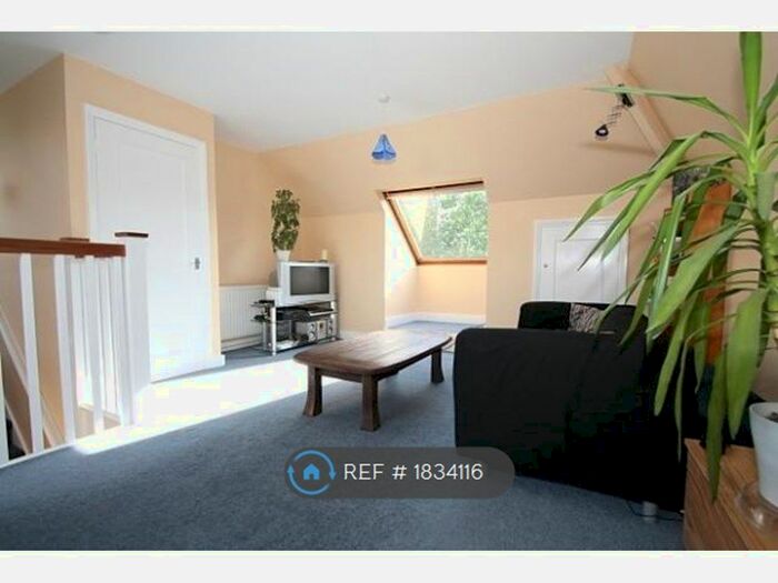 1 Bedroom Flat To Rent In Chobham Road, Woking, GU21