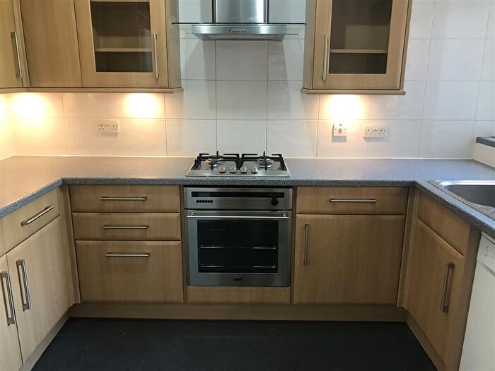 3 Bedroom Maisonette To Rent In Brook Road, Borehamwood, WD6