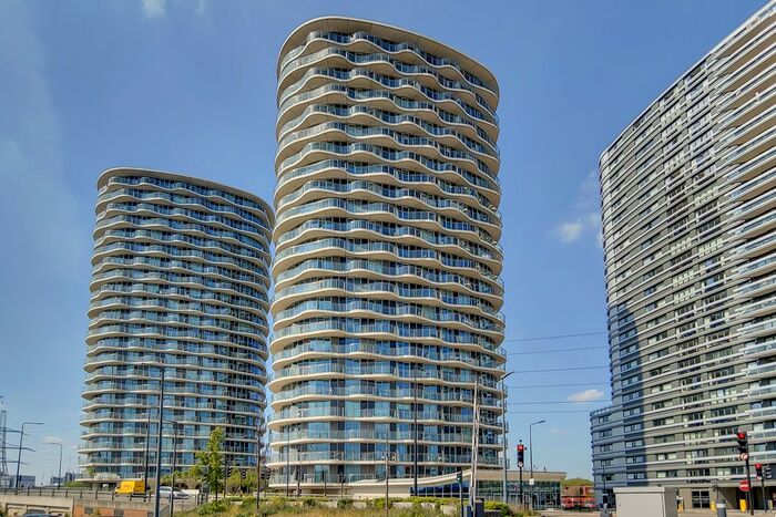 3 Bedroom Flat To Rent In Hoola Apartments, Royal Victoria Dock, E16