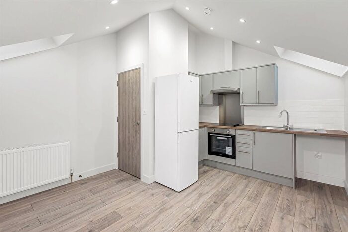 4 Bedroom Flat To Rent In Barking Road, London, London, E13