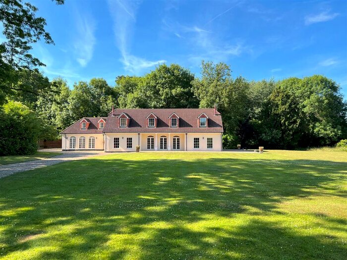 7 Bedroom Property For Sale In High Street, Hurley, Maidenhead, Berkshire, SL6