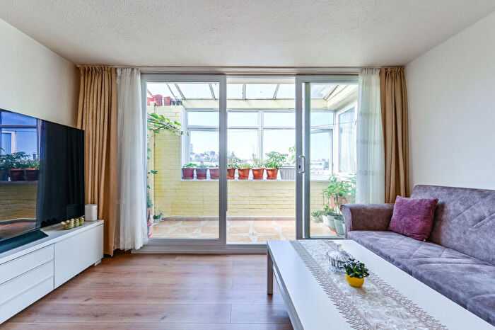 3 Bedroom Flat For Sale In Tiverton Road, , Harringay, London, N15
