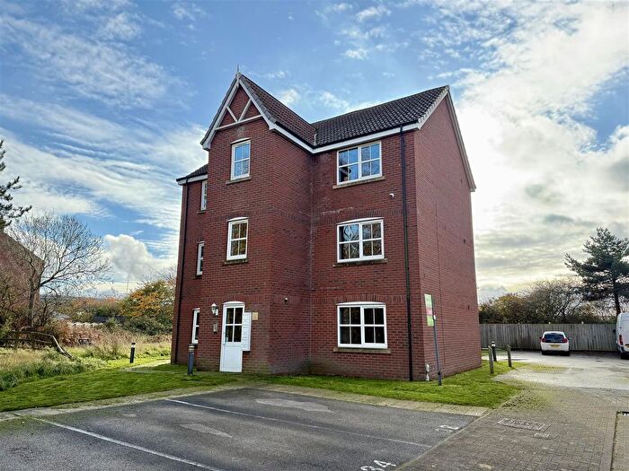 2 Bedroom Flat For Sale In Lancaster Way, Brough, HU15