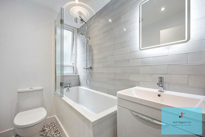 2 Bedroom Apartment To Rent In The Drive, Hove, BN3