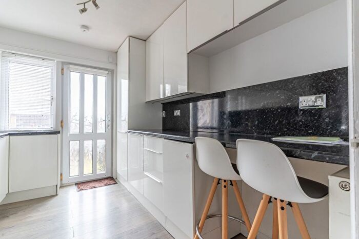 3 Bedroom Terraced House For Sale In Torbeith Gardens, Hill Of Beath, KY4