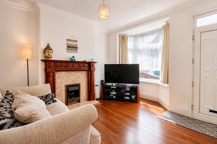 3 Bedroom Terraced House For Sale In Crescent Road, Coalville, LE67