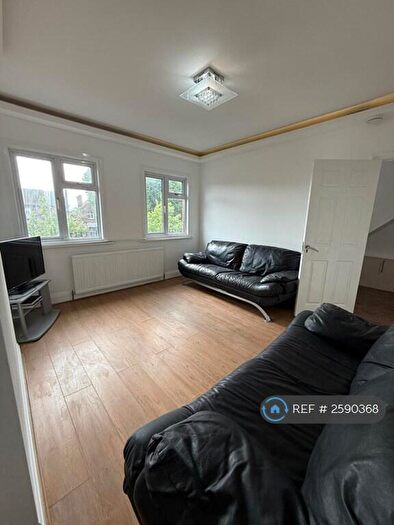 2 Bedroom Flat To Rent In Alexandra Avenue, Harrow, HA2