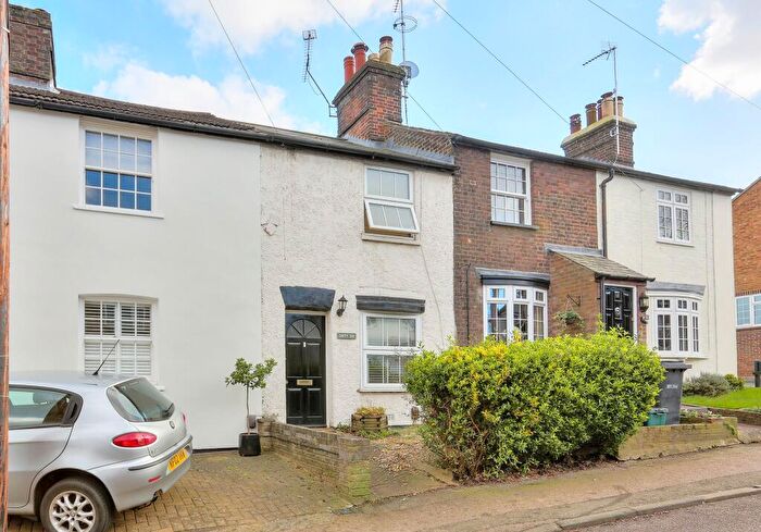 2 Bedroom Cottage To Rent In Cravells Road, Harpenden, Hertfordshire, AL5