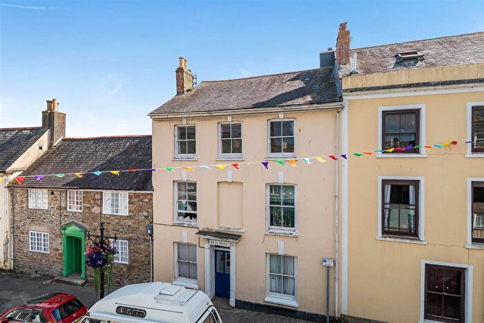 2 Bedroom Flat For Sale In Broad Street, Penryn, TR10