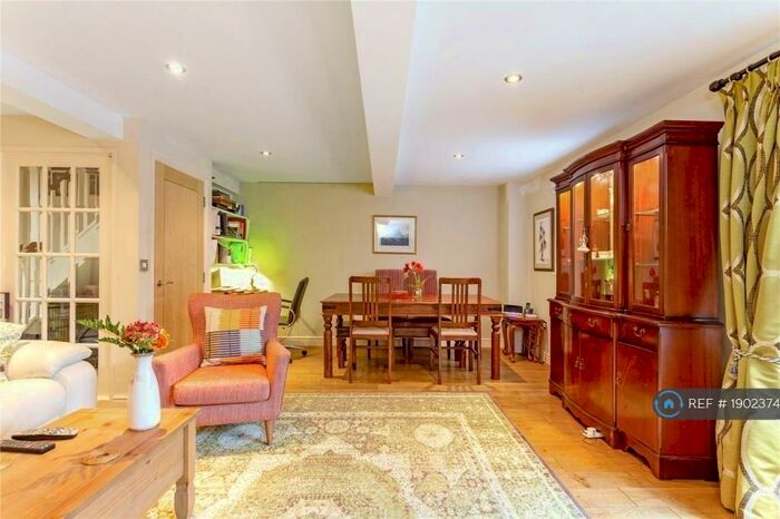 3 Bedroom Terraced House To Rent In Park Lane Mews, Winchester, Uk, SO21