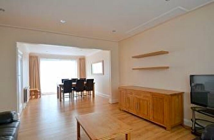 3 Bedroom Semi Detached House To Rent In Saddlescombe Way, Woodside Park, London, N12