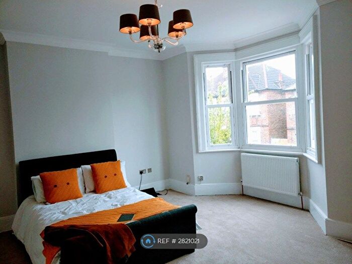 3 Bedroom Maisonette To Rent In Knighton Park Road, London, SE26