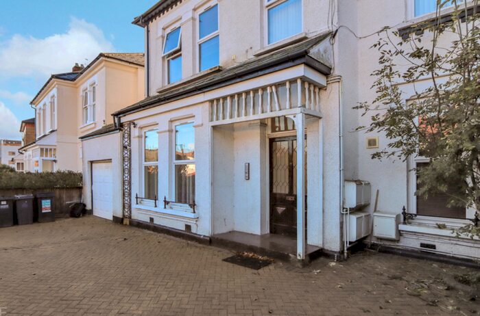 2 Bedroom Flat To Rent In Lawrence Road, London, Flat, SE25