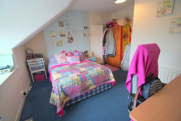 2 Bedroom Flat To Rent In Otley Road, Headingley, Leeds, LS16