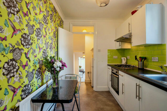 1 Bedroom Apartment To Rent In Clemence Street, E14