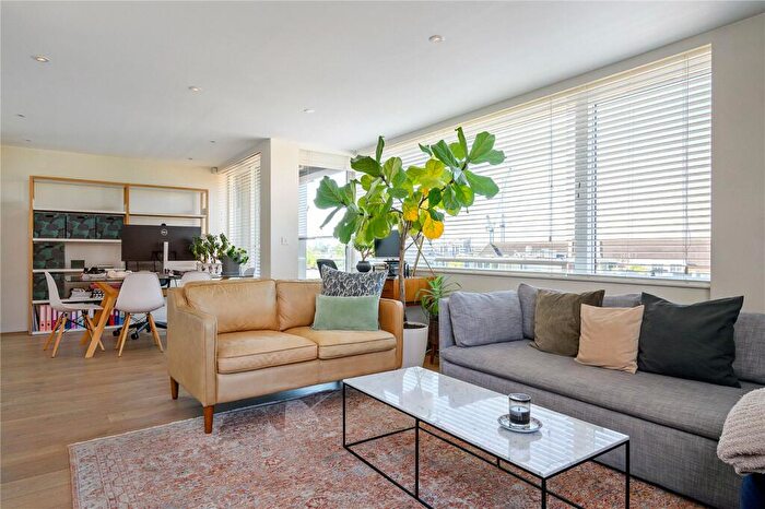 2 Bedroom Apartment To Rent In Amwell Street, Clerkenwell, London, EC1R