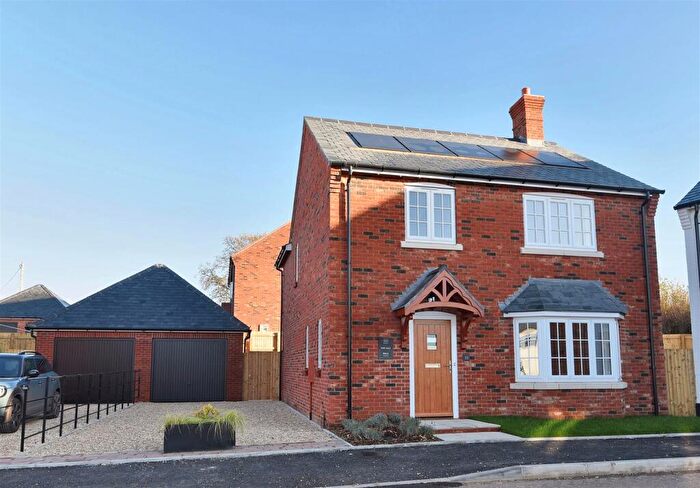 4 Bedroom Detached House For Sale In Fiddleford Ridge, Sturminster Newton, DT10