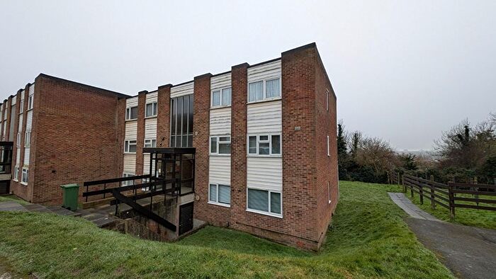 2 Bedroom Flat To Rent In Holywell Avenue, Folkestone, CT19