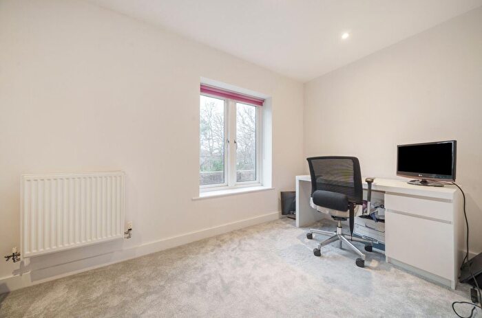 1 Bedroom Flat For Sale In King William Close, Chichester, PO19