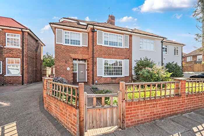 4 Bedroom Detached House For Sale In Mortimer Close, London, Greater London, SW16