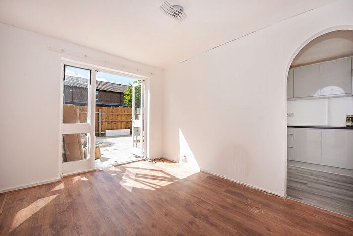 5 Bedroom Terraced House To Rent In Starling Walk, Hampton, TW12