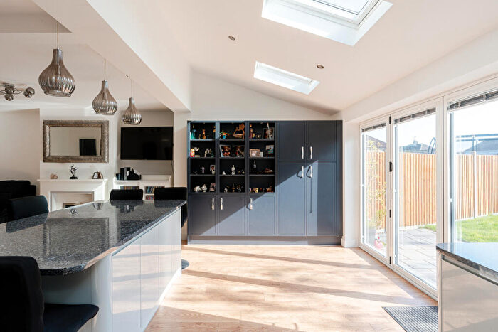 5 Bedroom Semi-Detached House For Sale In Wedgewood Road, Bristol, BS16
