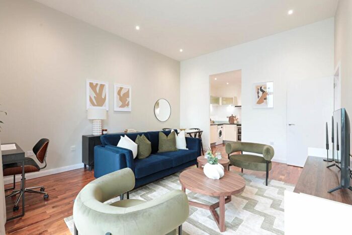2 Bedroom Apartment To Rent In Discovery Dock, Canary Wharf, E14