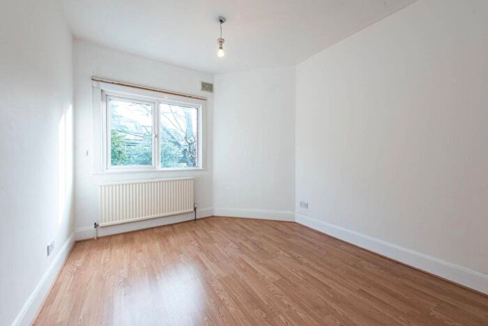 2 Bedroom Flat To Rent In Birley Road, Whetstone, London, N20