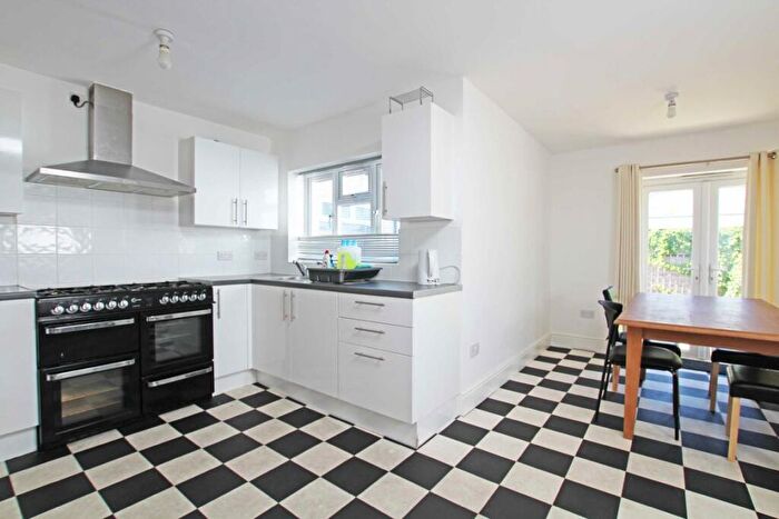 6 Bedroom Semi-Detached House To Rent In Gloucester Road, Kingston Upon Thames, KT1