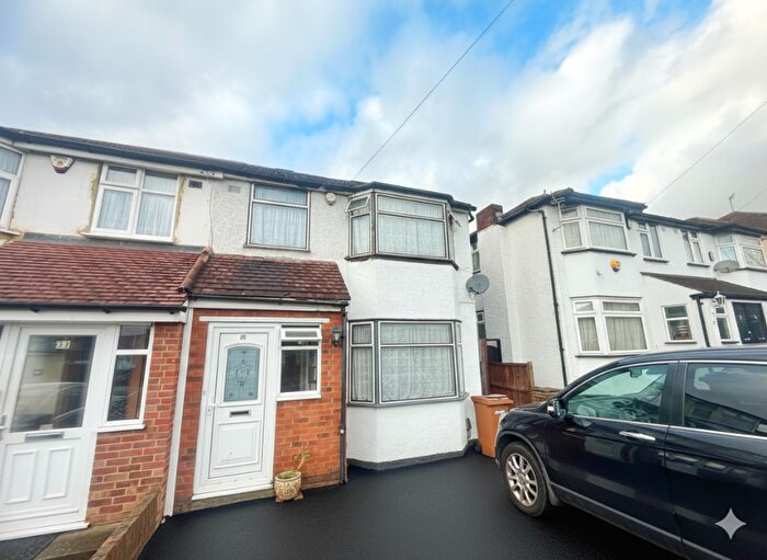 2 Bedroom Flat To Rent In Taunton Way, Stanmore, Middlesex, HA7