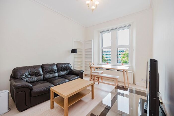 2 Bedroom Flat To Rent In Hillend Place, Edinburgh, EH8