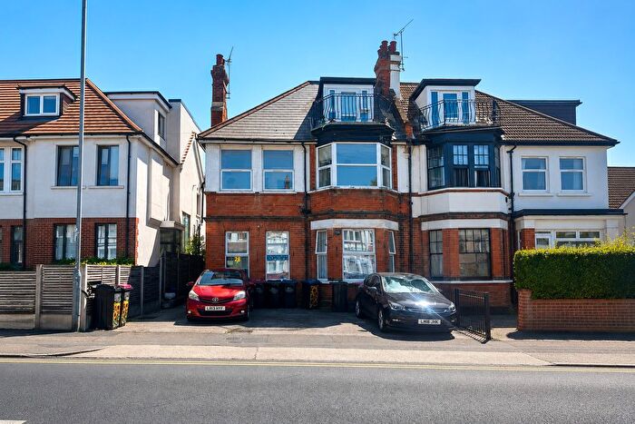 2 Bedroom Flat To Rent In Valkyrie Road, Westcliff-On-Sea, SS0