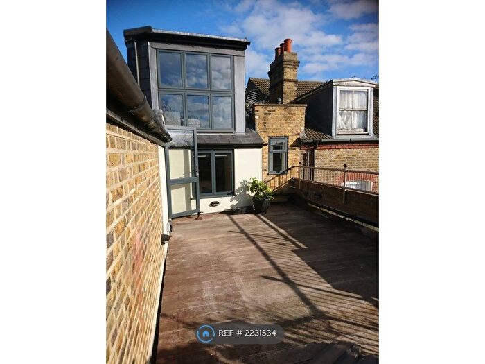 2 Bedroom Flat To Rent In Allfarthing Lane, Wandsworth, SW18