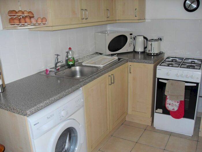 1 Bedroom Flat To Rent In Staines Road West, Ashford, TW15