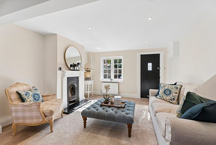 2 Bedroom Terraced House For Sale In South Place, Marlow, SL7