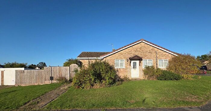 3 Bedroom Semi-Detached Bungalow For Sale In Bridgewater Road, Brackley, NN13