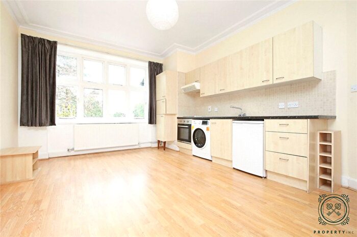 2 Bedroom Flat For Sale In Great North Road, London, N6