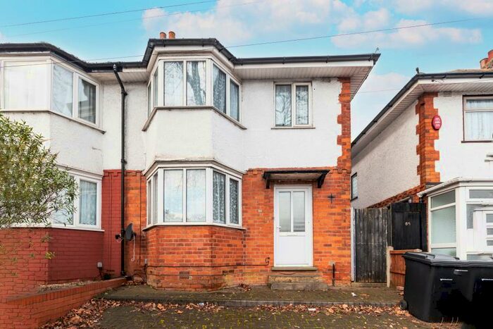 3 Bedroom Semi-Detached House To Rent In Oak Tree Lane, Selly Oak, Birmingham, B29