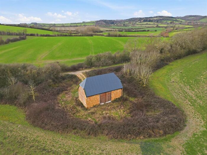 Barn Conversion For Sale In Longdon Road, Darlingscott, CV36