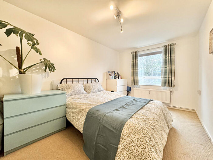 1 Bedroom Flat For Sale In Rosebery Way, Tring, HP23