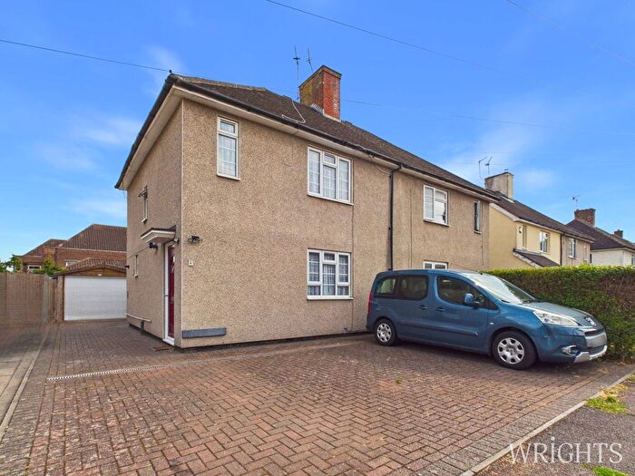 2 Bedroom Semi-detached House For Sale In Clarkes Road, Hatfield, AL10