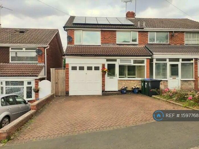 3 Bedroom Semi-Detached House To Rent In Highcroft, Birmingham, B43