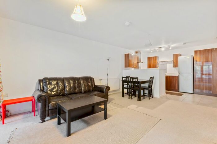 2 Bedroom Flat To Rent In Purley Way, Croydon, CR0