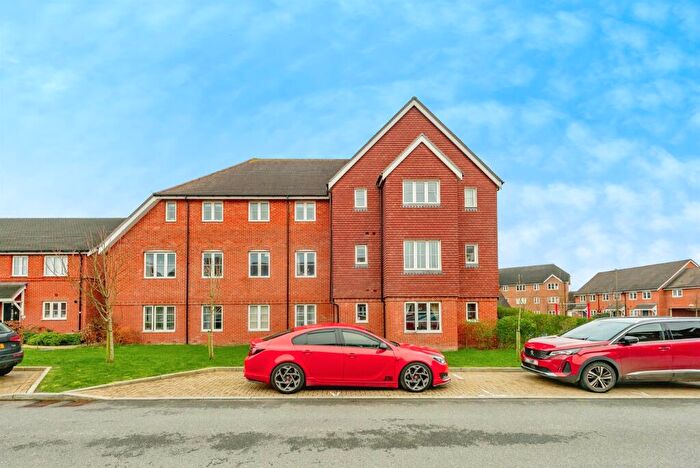3 Bedroom Flat For Sale In Flowers Road, Horley, RH6