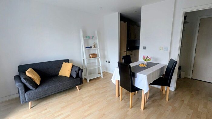 1 Bedroom Flat To Rent In Western Gateway, E16