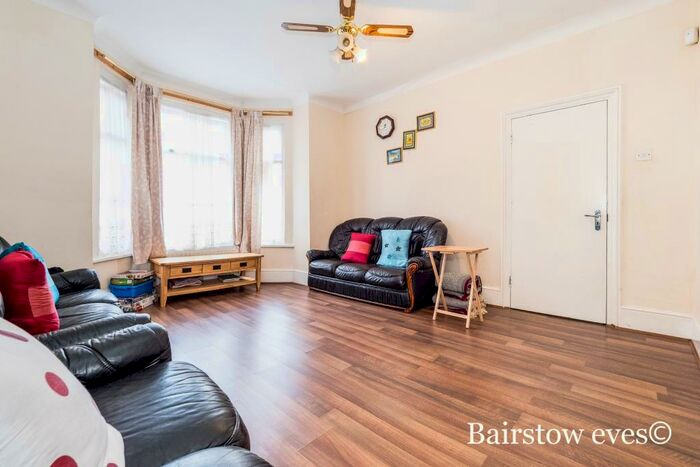 5 Bedroom House To Rent In Glenny Road, Barking, IG11