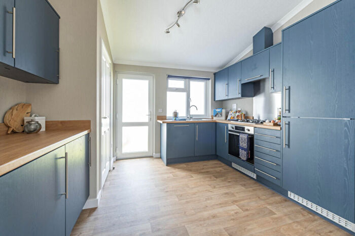 2 Bedroom Park Home For Sale In Christchurch, Dorset, BH23