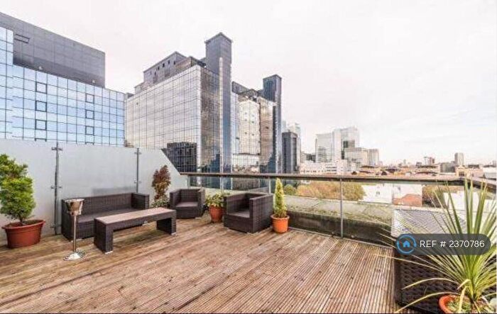 2 Bedroom Flat To Rent In Limeharbour, London, E14